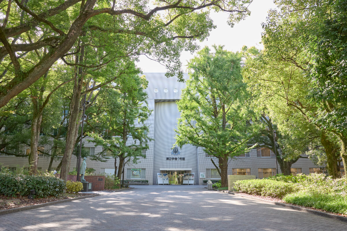 千里山キャンパス第2学舎1号館
