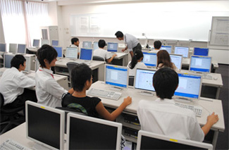 シミュレーションで危険回避!~人の動きをコンピューターで予測しよう~の様子