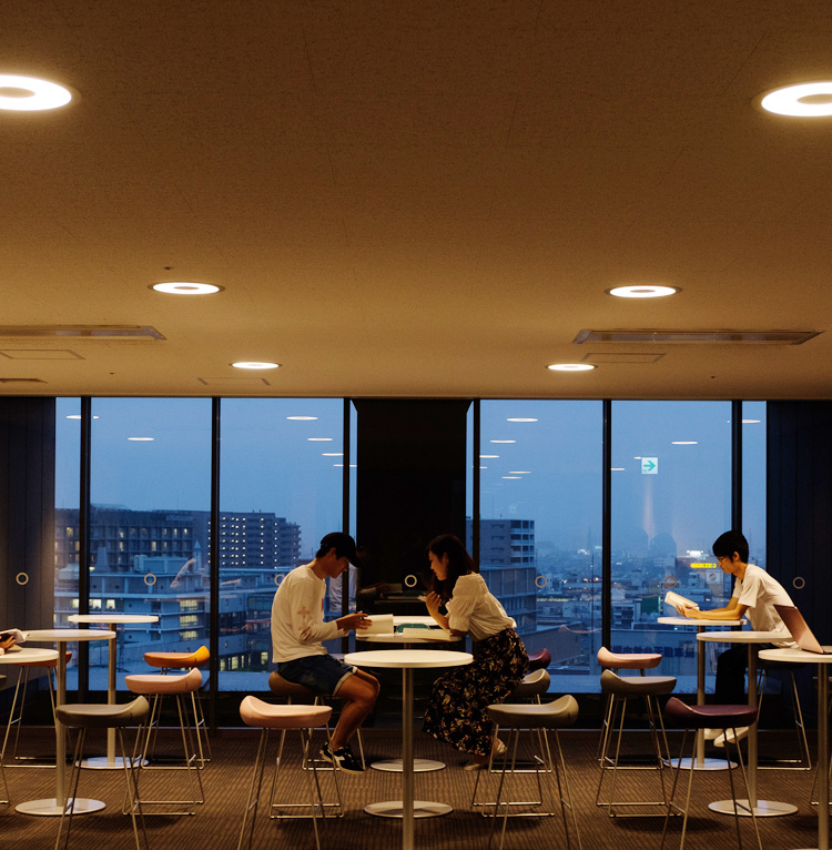 関西大学 社会安全学部 高槻ミューズキャンパス 室内の様子