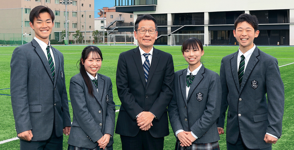 田中敦夫校長と生徒