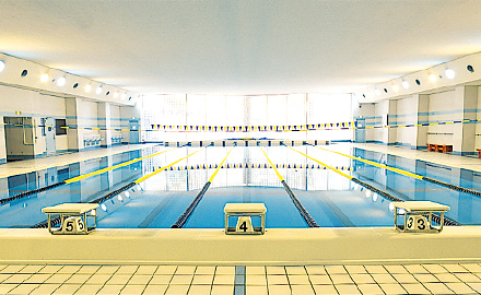 室内温水プール(100周年記念会館内)