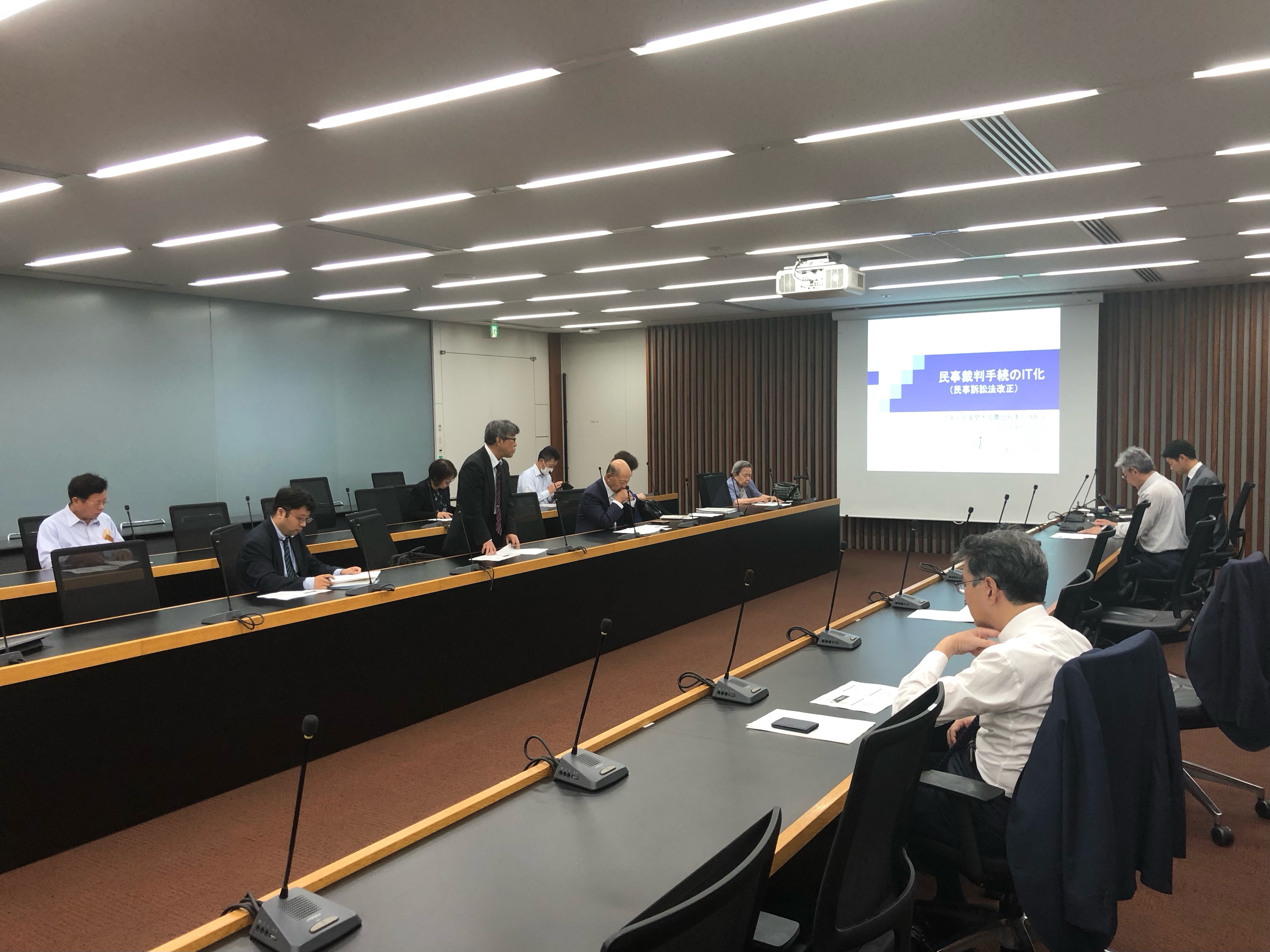 秋季総会写真　大東先生