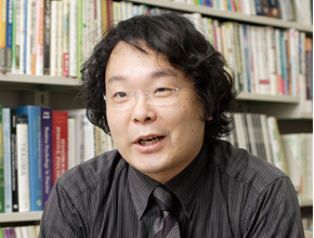 社会学部 社会学科　富田 拓郎 准教授
