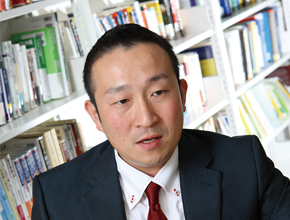 商学部　小野 善生 准教授
