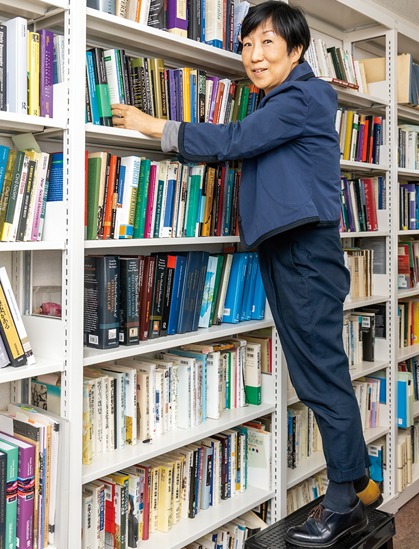 政策創造学部 柄谷 利恵子 教授