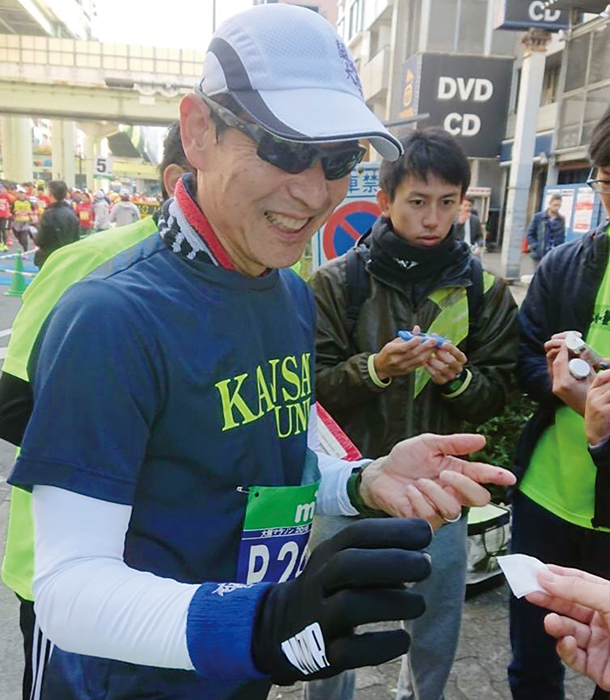マウスリンスの実効性を検証するために大阪マラソンに出場した弘原海教授