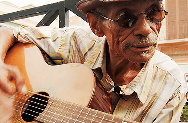 ［映画］『カルロスのレシピ（Rhythms of Sodade）』のワンシーン