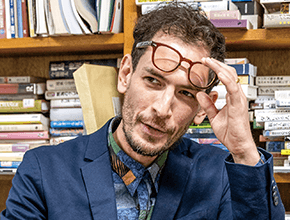 文学部 青木 敬 准教授